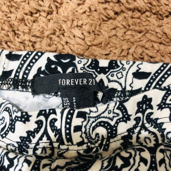 Forever 21 Women’s High Rise Stretch Long Leggings Pants Print Black White Small - Picture 4 of 5
